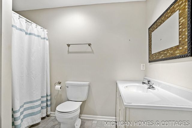 1661 68th Street, Fennville, MI 49408