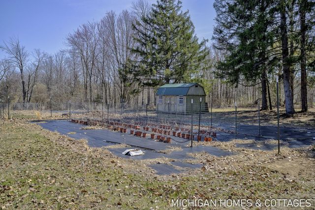 1661 68th Street, Fennville, MI 49408