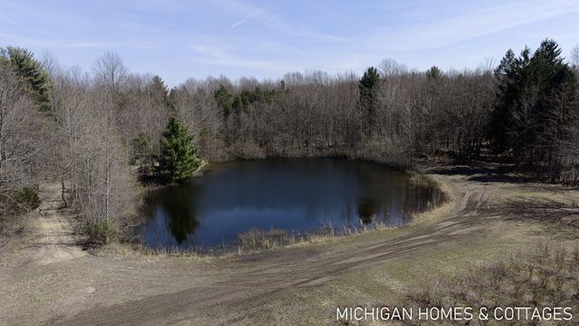 1661 68th Street, Fennville, MI 49408