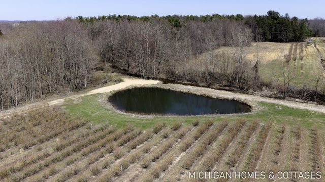 1661 68th Street, Fennville, MI 49408