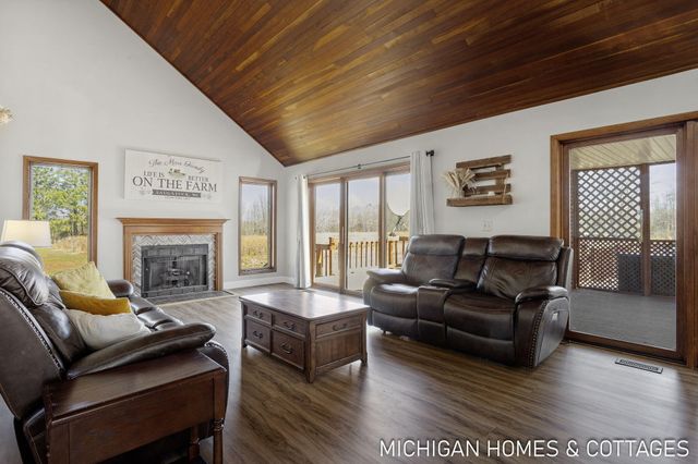 1661 68th Street, Fennville, MI 49408