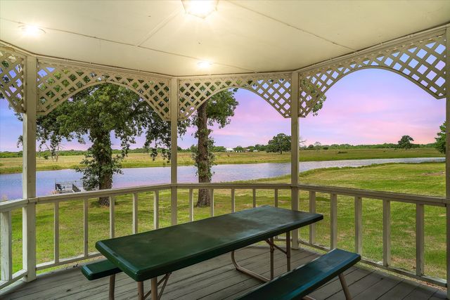 2364 VZ County Road 2128, Wills Point, TX 75169