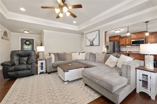 11093 Waterleaf Lane, Prairie Grove, AR 72753