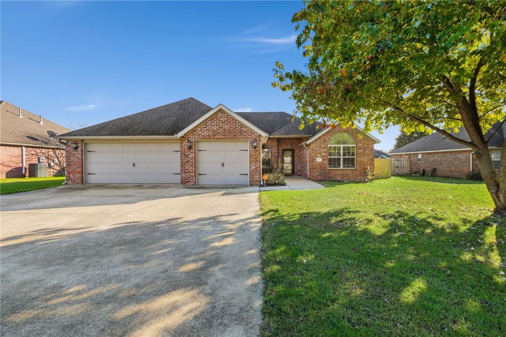 11093 Waterleaf Lane, Prairie Grove, AR 72753
