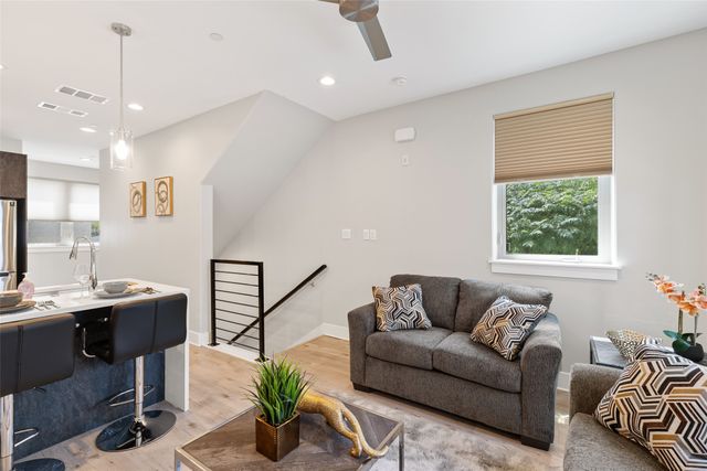 1120 Galveston Avenue 5, Fort Worth, TX 76104