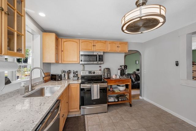77 Valley Road, Dracut, MA 01826