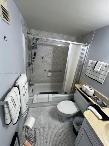 8900 Washington Blvd 402, Pembroke Pines, FL 33025