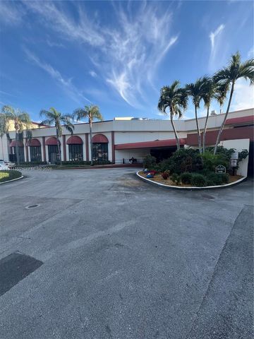 8900 Washington Blvd 402, Pembroke Pines, FL 33025