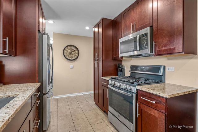 43 Grange Road, Elk Grove Village, IL 60007