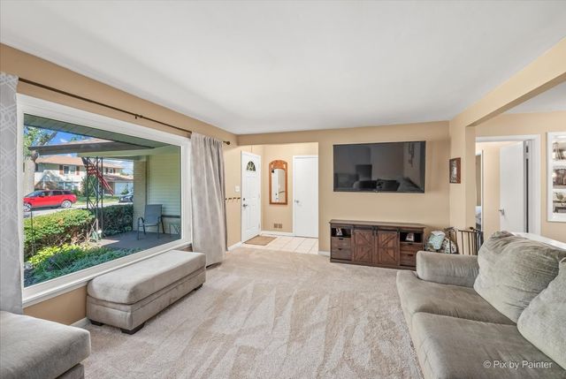 43 Grange Road, Elk Grove Village, IL 60007