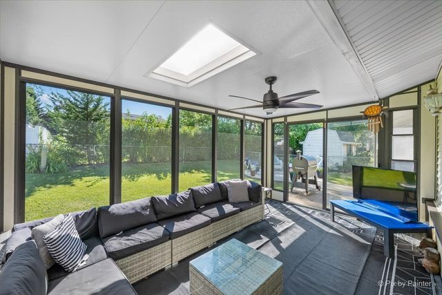 43 Grange Road, Elk Grove Village, IL 60007