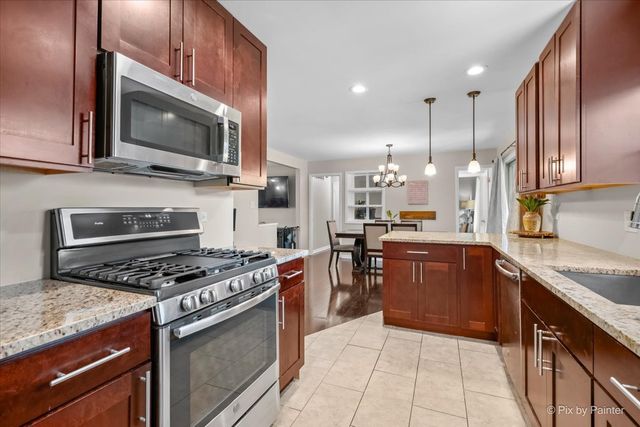 43 Grange Road, Elk Grove Village, IL 60007