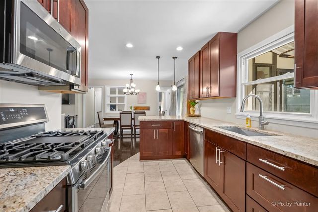 43 Grange Road, Elk Grove Village, IL 60007