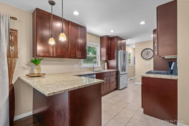 43 Grange Road, Elk Grove Village, IL 60007