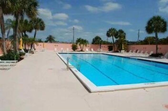 1181 Carlton Court 202, Fort Pierce, FL 34949
