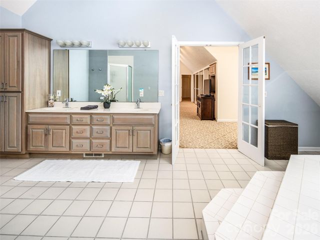 363 Rickel Drive, Hendersonville, NC 28739