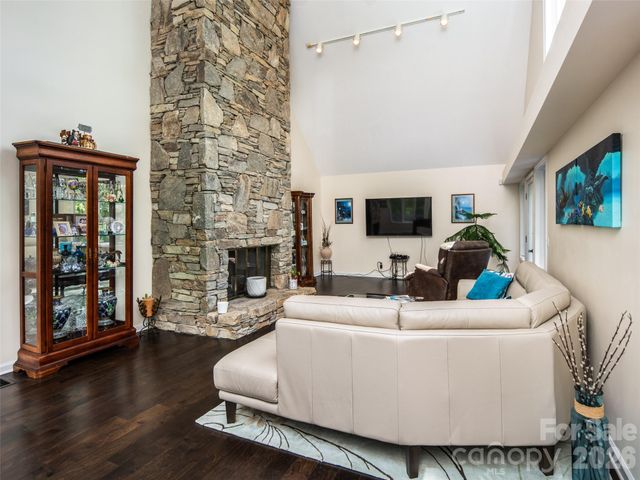 363 Rickel Drive, Hendersonville, NC 28739