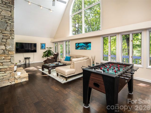 363 Rickel Drive, Hendersonville, NC 28739