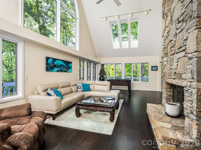 363 Rickel Drive, Hendersonville, NC 28739