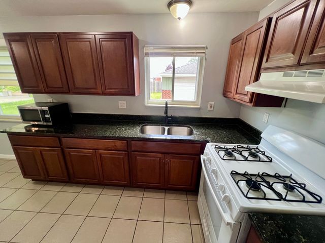 2252 Winston Drive, Sterling Heights, MI 48310