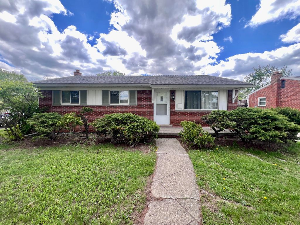 2252 Winston Drive, Sterling Heights, MI 48310