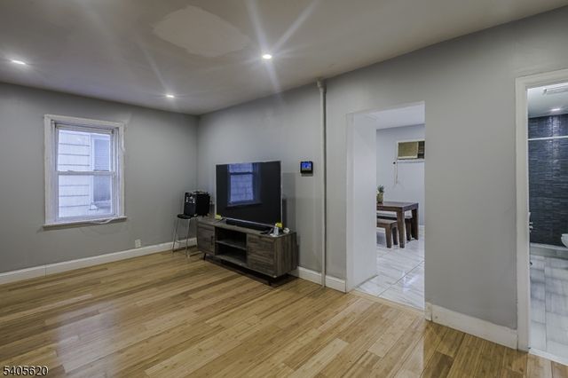 158 Glenwood Ave, Bloomfield Twp., NJ 07003