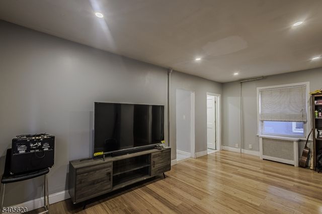 158 Glenwood Ave, Bloomfield Twp., NJ 07003