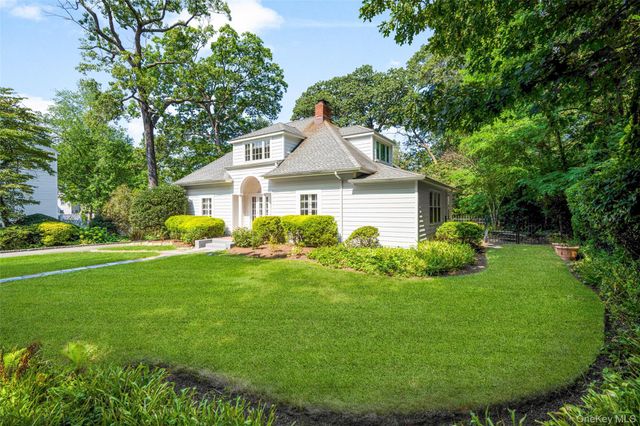 584 Forest Avenue, New Rochelle, NY 10804