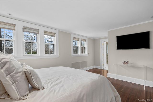 584 Forest Avenue, New Rochelle, NY 10804