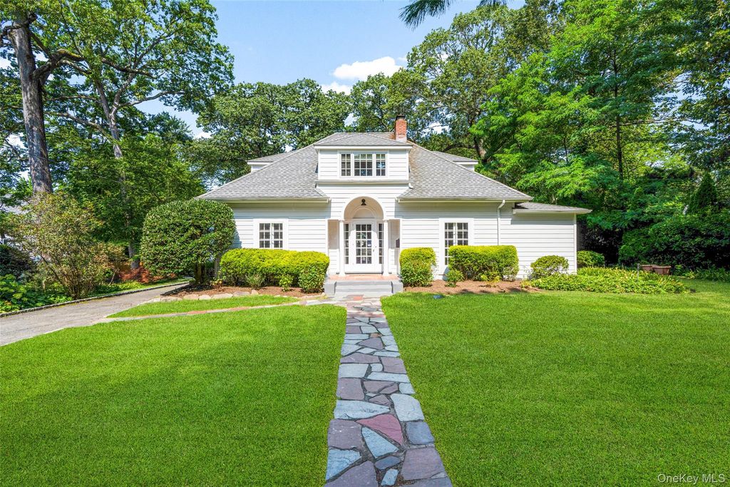 584 Forest Avenue, New Rochelle, NY 10804