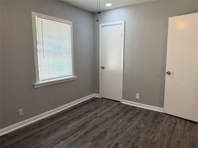 2504 Normont Circle, Fort Worth, TX 76103