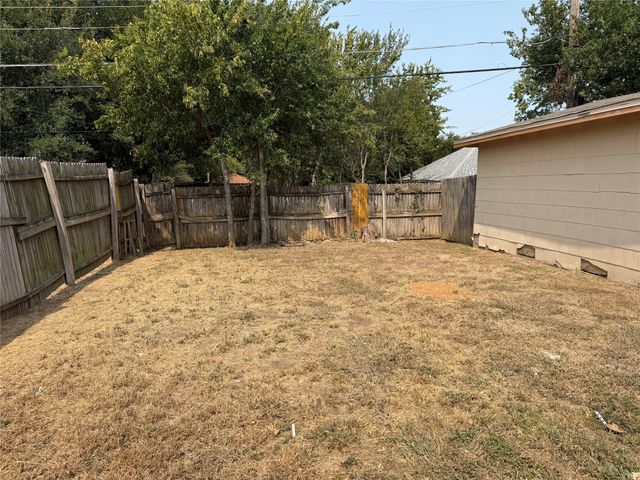 2504 Normont Circle, Fort Worth, TX 76103