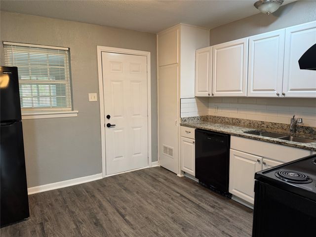 2504 Normont Circle, Fort Worth, TX 76103