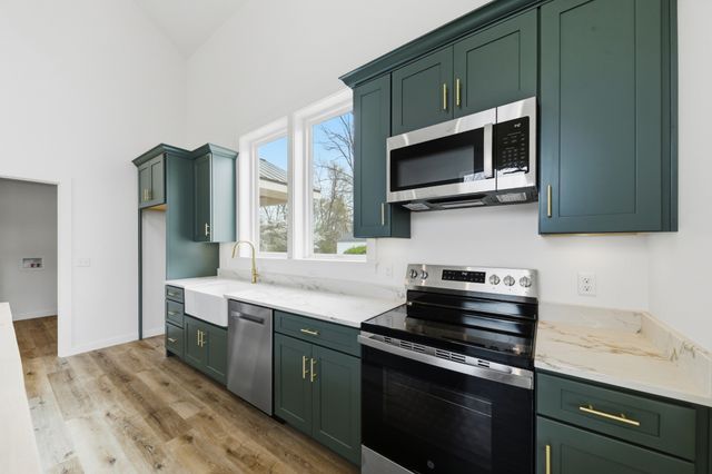 97 Barnwell Ave, Centerville, TN 37033