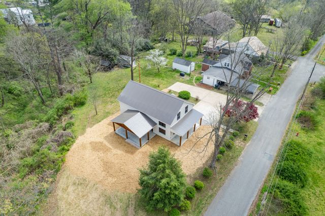 97 Barnwell Ave, Centerville, TN 37033