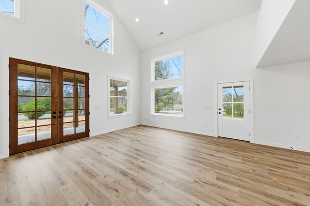 97 Barnwell Ave, Centerville, TN 37033