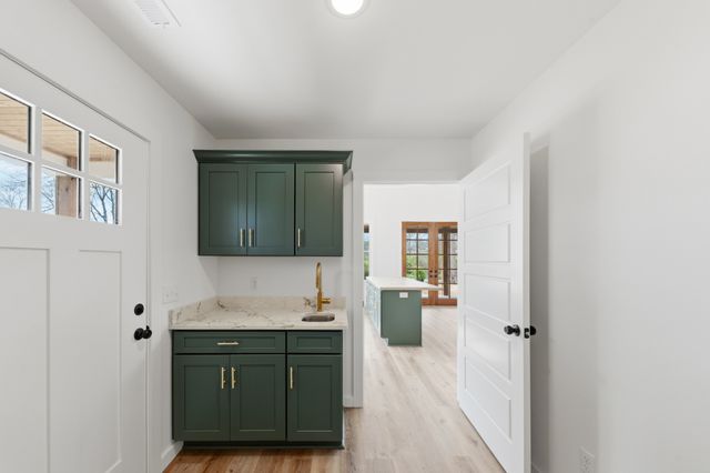 97 Barnwell Ave, Centerville, TN 37033