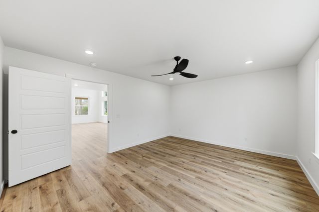 97 Barnwell Ave, Centerville, TN 37033