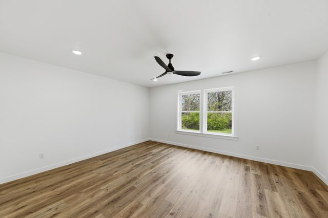 97 Barnwell Ave, Centerville, TN 37033