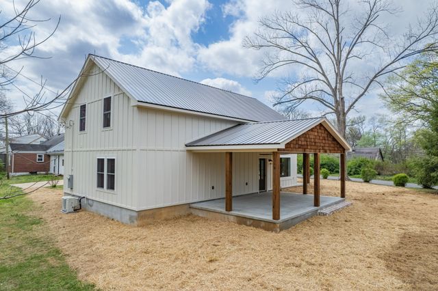 97 Barnwell Ave, Centerville, TN 37033