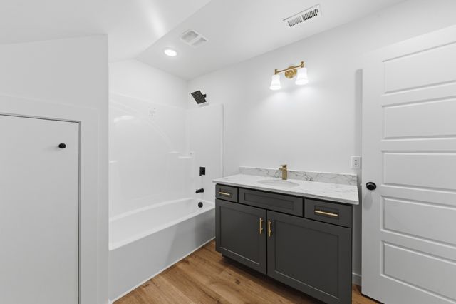 97 Barnwell Ave, Centerville, TN 37033
