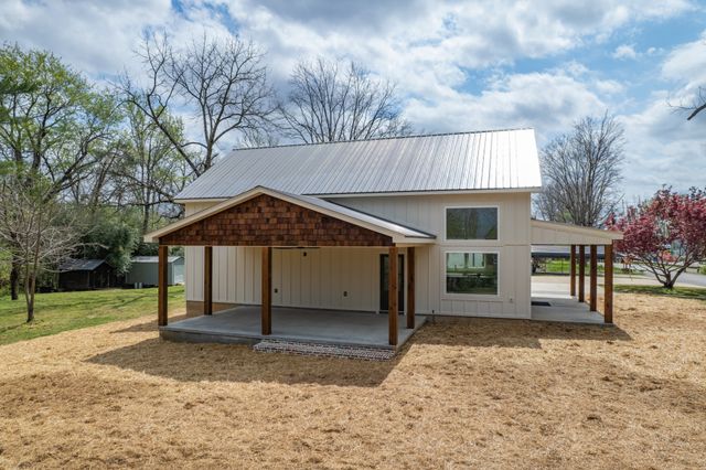 97 Barnwell Ave, Centerville, TN 37033