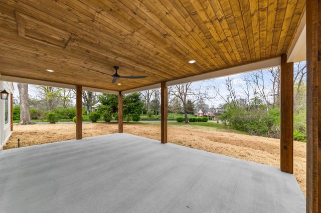 97 Barnwell Ave, Centerville, TN 37033