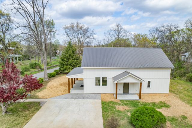 97 Barnwell Ave, Centerville, TN 37033