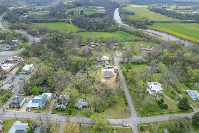 97 Barnwell Ave, Centerville, TN 37033