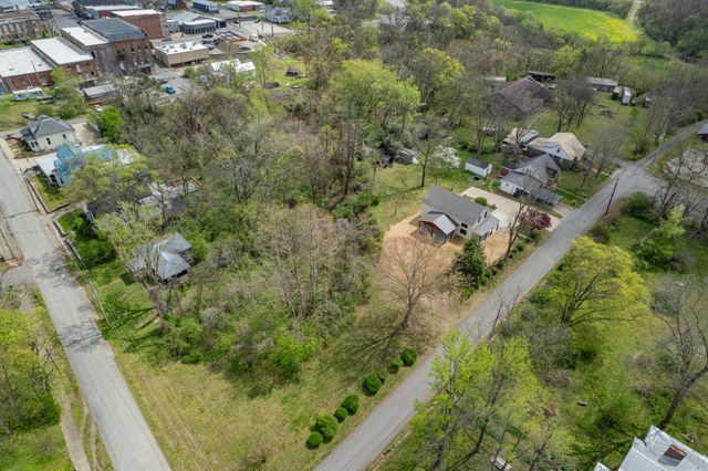 97 Barnwell Ave, Centerville, TN 37033