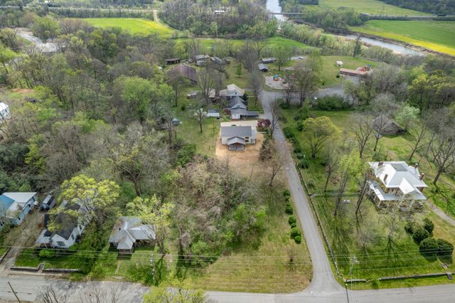 97 Barnwell Ave, Centerville, TN 37033