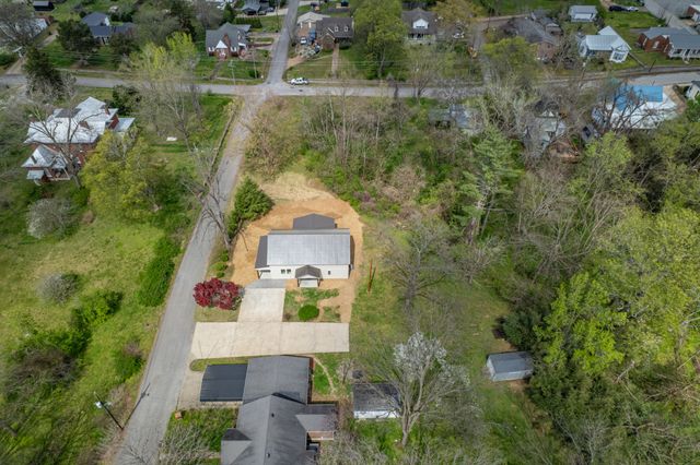 97 Barnwell Ave, Centerville, TN 37033