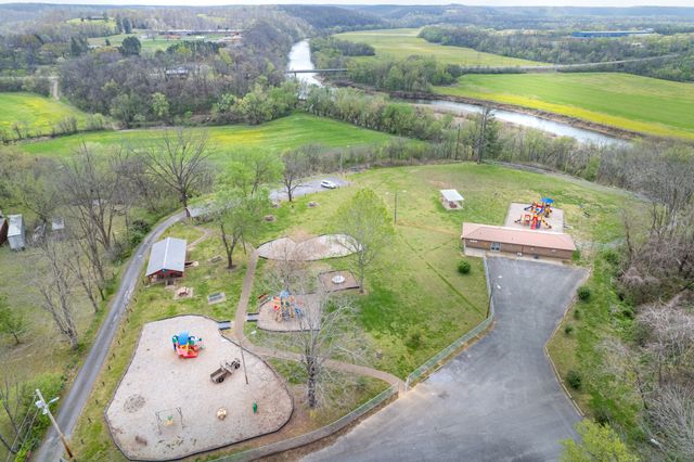 97 Barnwell Ave, Centerville, TN 37033