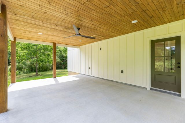 97 Barnwell Ave, Centerville, TN 37033